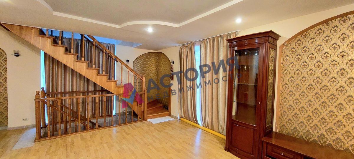Комсомольский, 270 кв.м., 12 сот