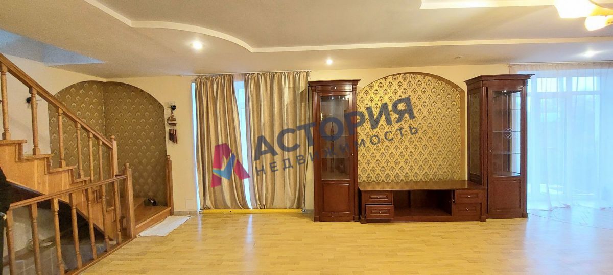 Комсомольский, 270 кв.м., 12 сот